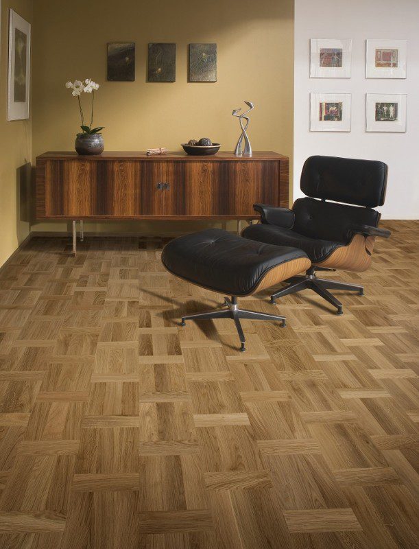 light brown oak pallazo flooring in seating area