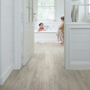 QuickStep Alpha Canyon oak grey with saw cuts | Bathroom