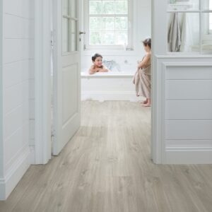 Quick-Step Alpha Canyon oak grey with saw cuts | Bathroom