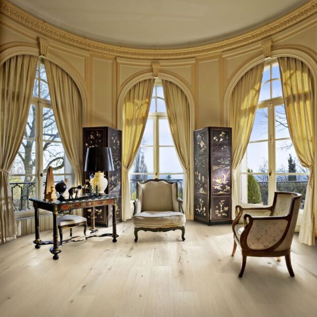 A regal looking room with Kahrs Oak Buckingham flooring.