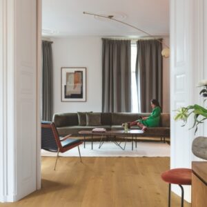 Dark Chestnut Oak Extra Matt | QuickStep Cala | Lounge