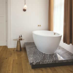 Cinnamon Oak Extra Matt | QuickStep Amato | Bathroom